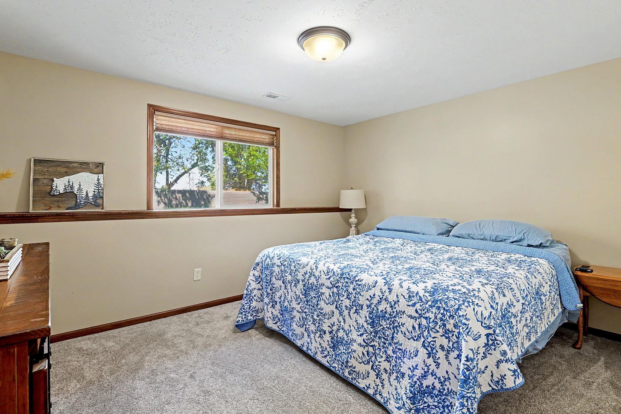 1002 E Woodstone Dr Property Photo 24