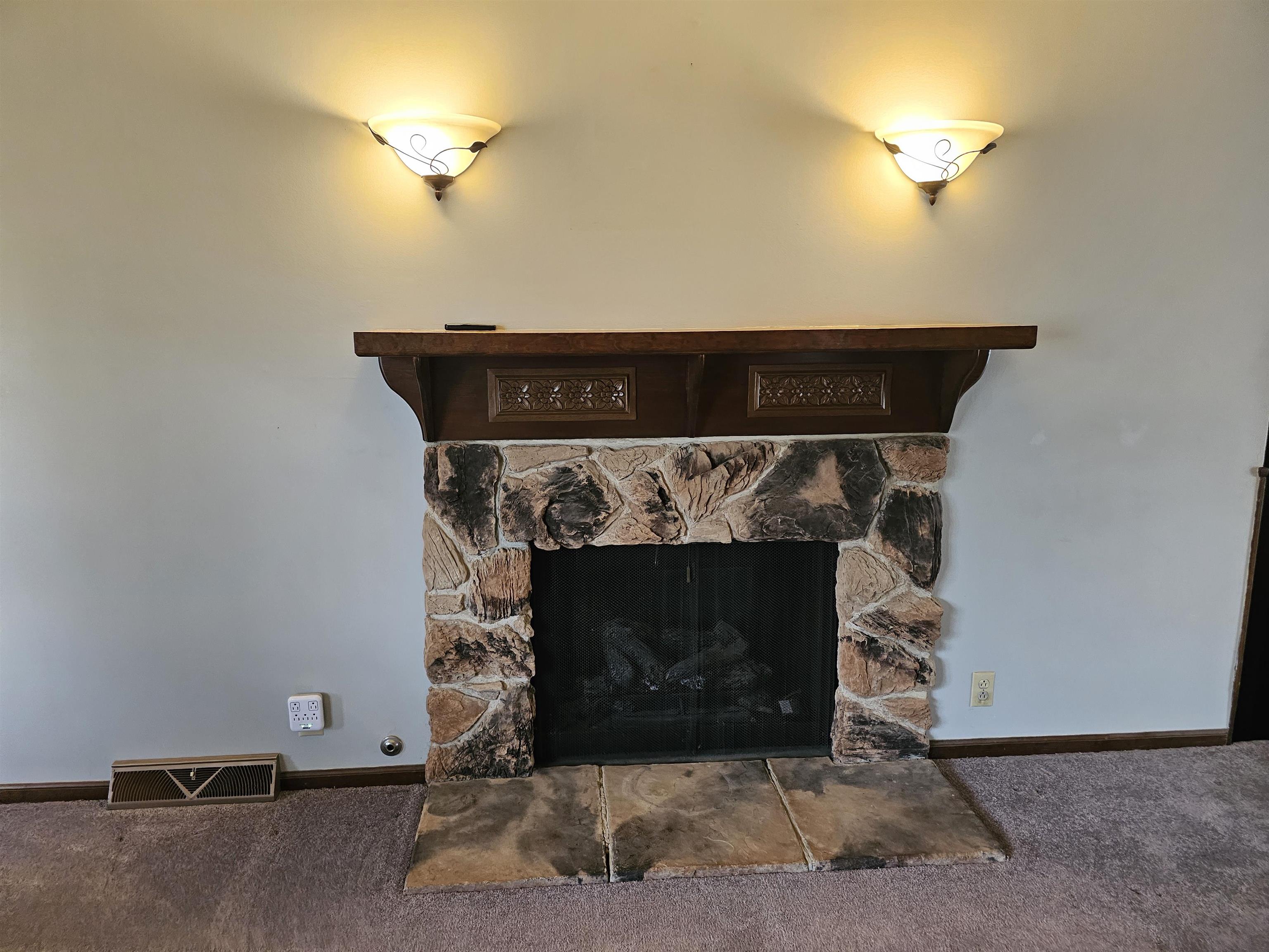 619 Berkshire Dr Property Photo 4