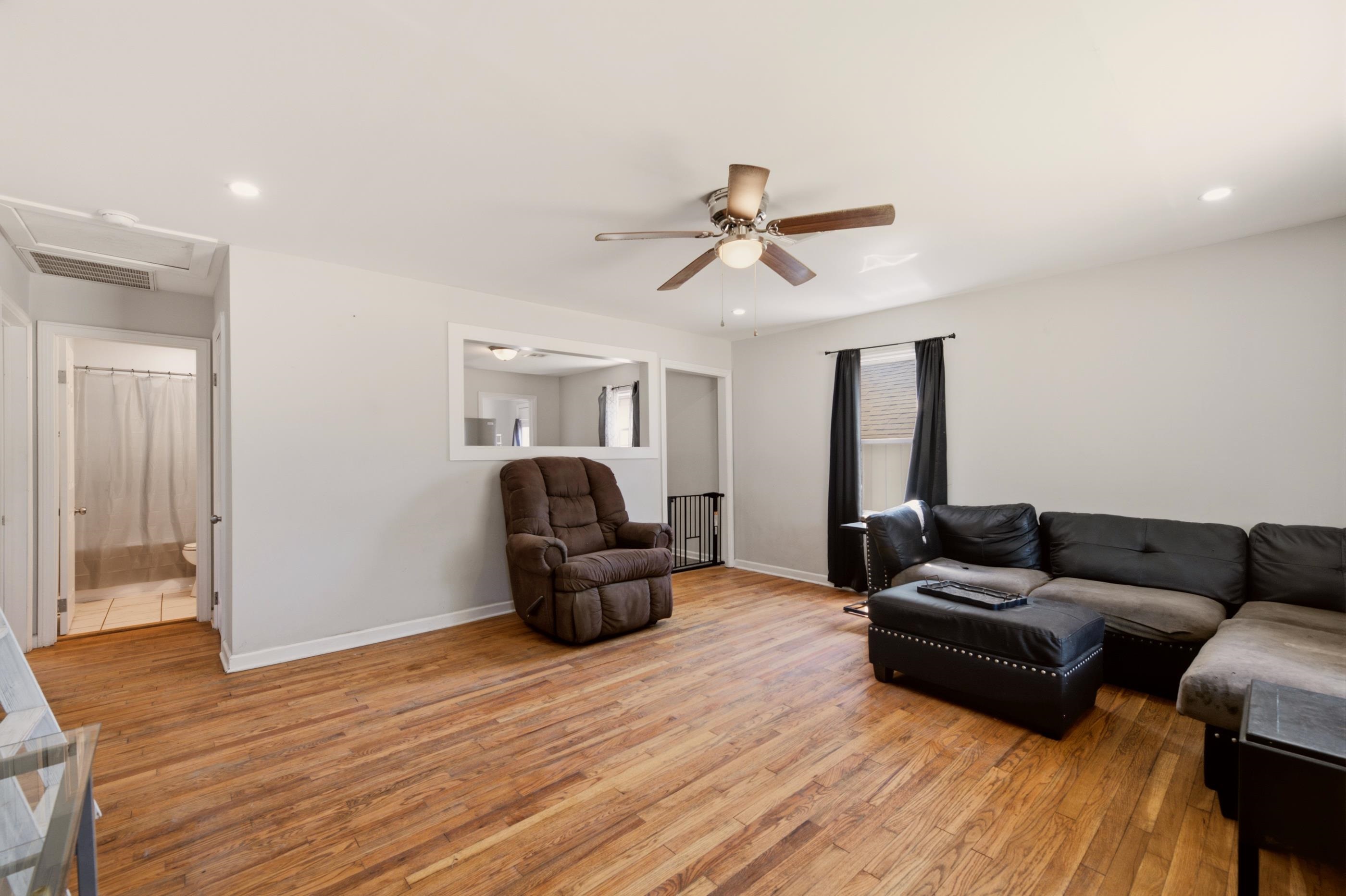 814 N Dearborn Property Photo 4