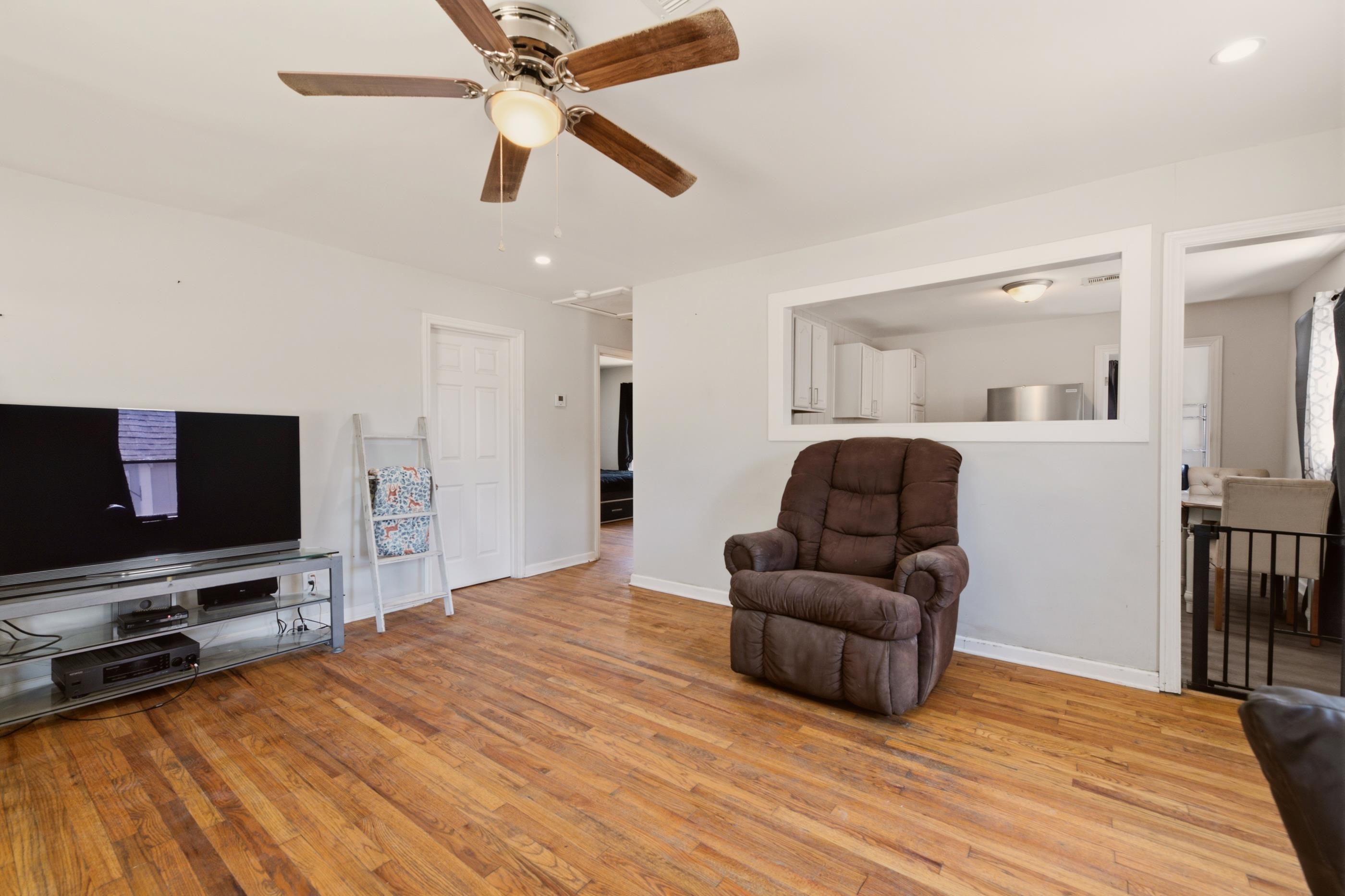 814 N Dearborn Property Photo 15