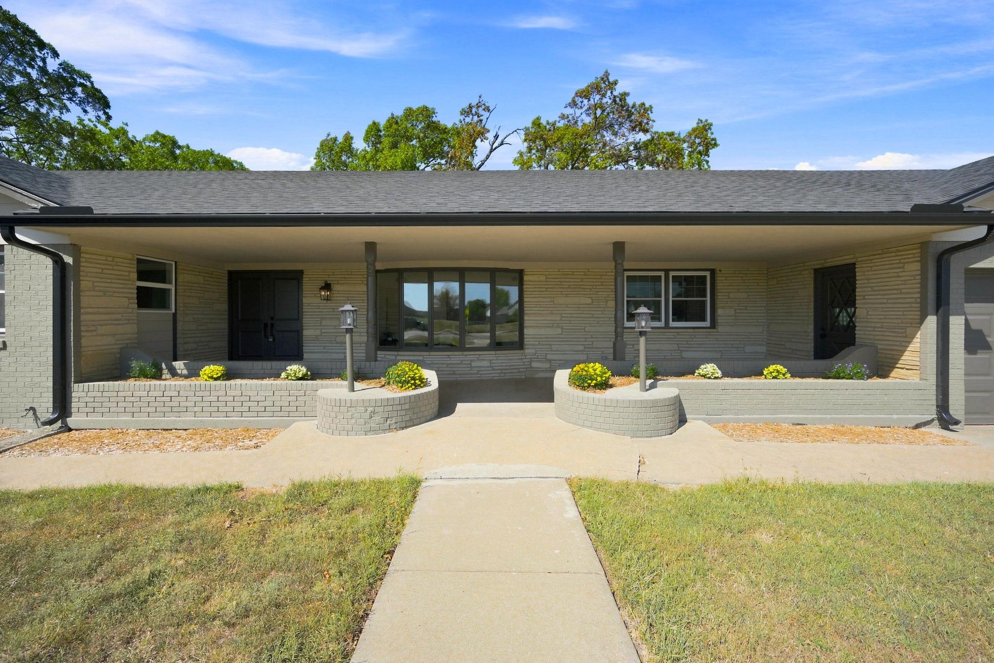 1611 N Rock Property Photo 4