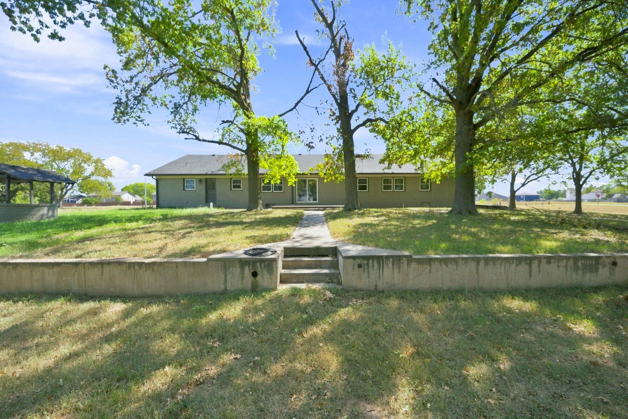 1611 N Rock Property Photo 36