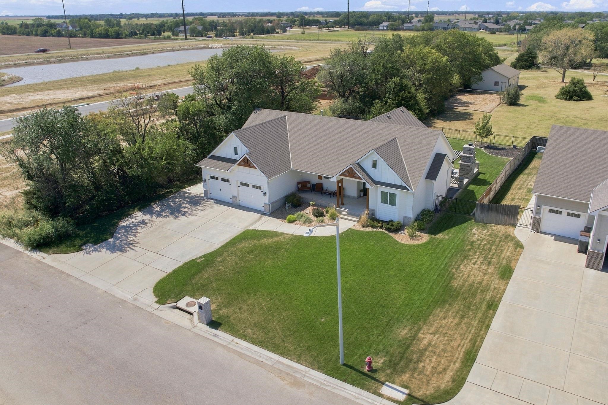 1013 S Shira Property Photo 3