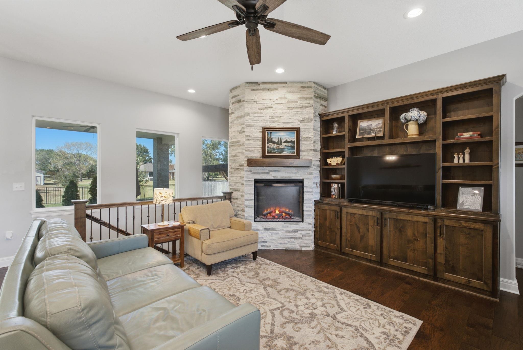 1013 S Shira Property Photo 6