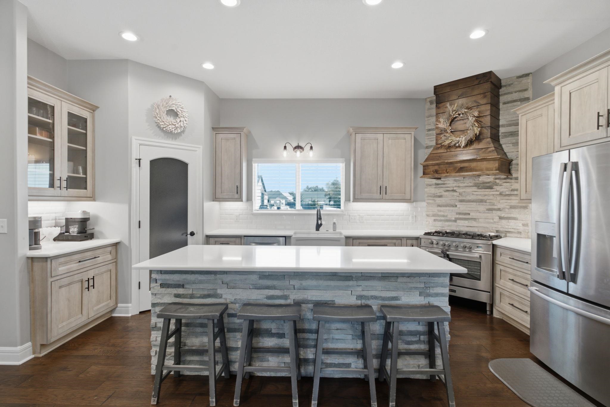 1013 S Shira Property Photo 7