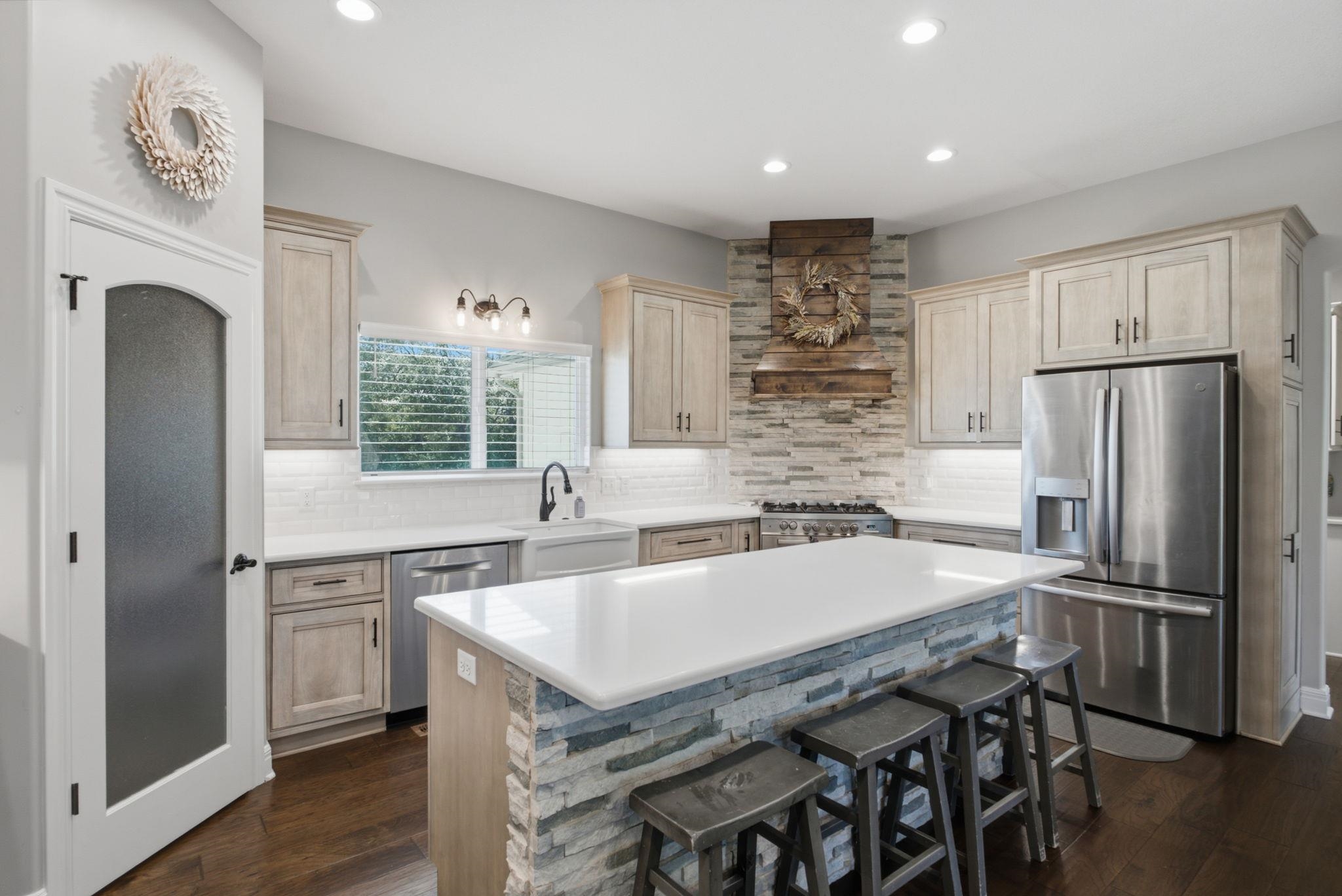 1013 S Shira Property Photo 8