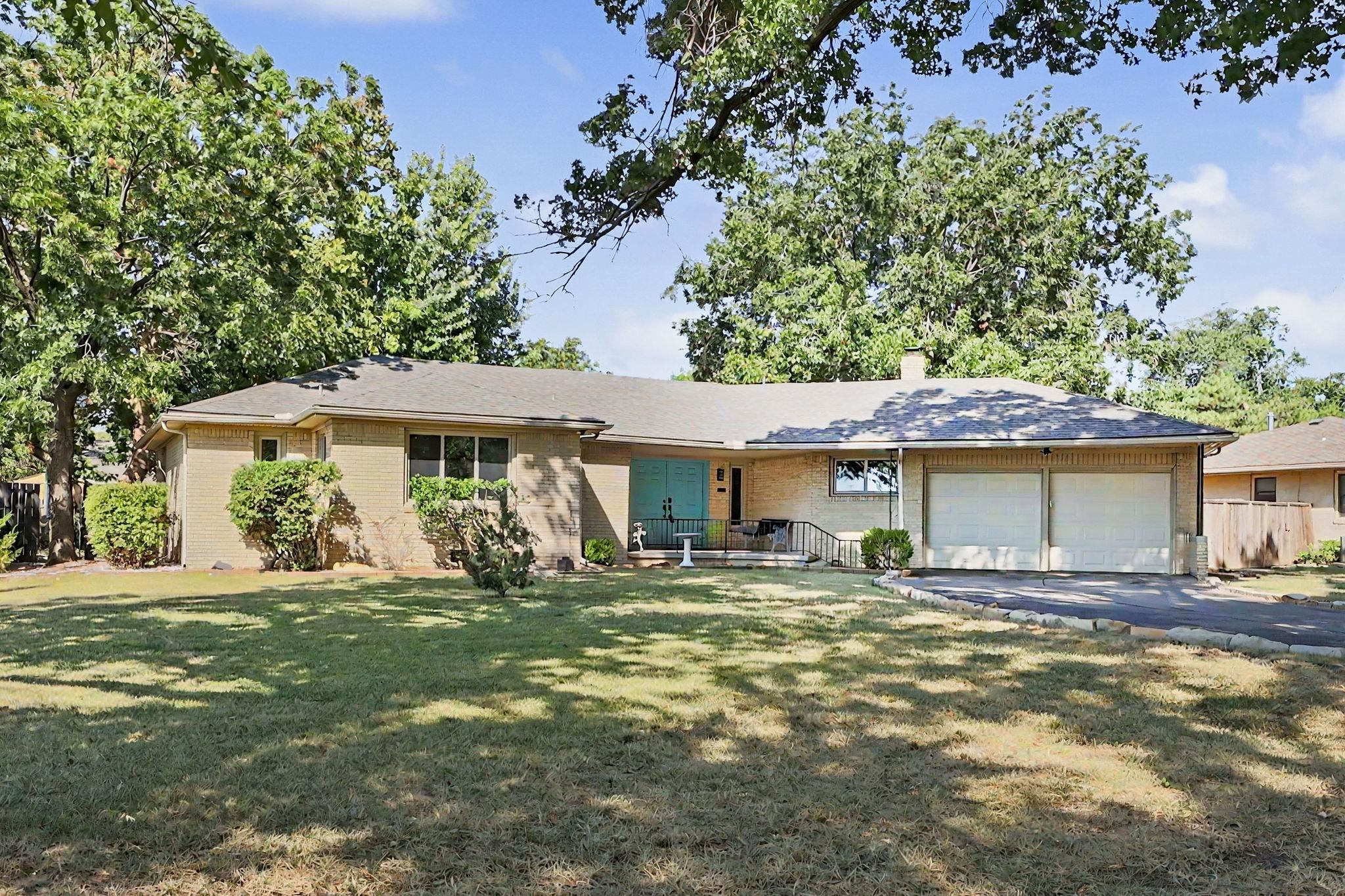 423 S Brookside Property Photo 1