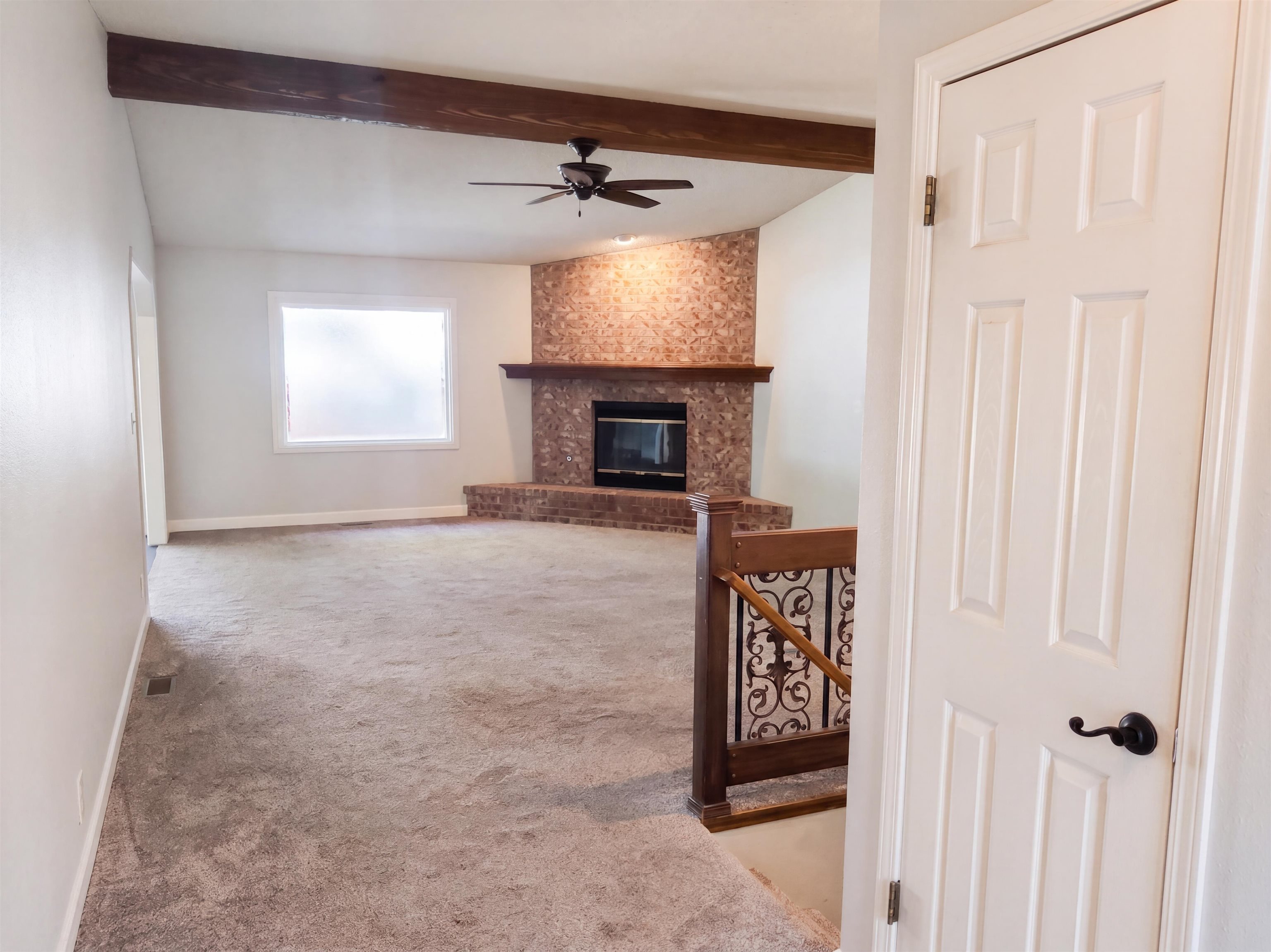 2206 N Basswood Ct Property Photo 3