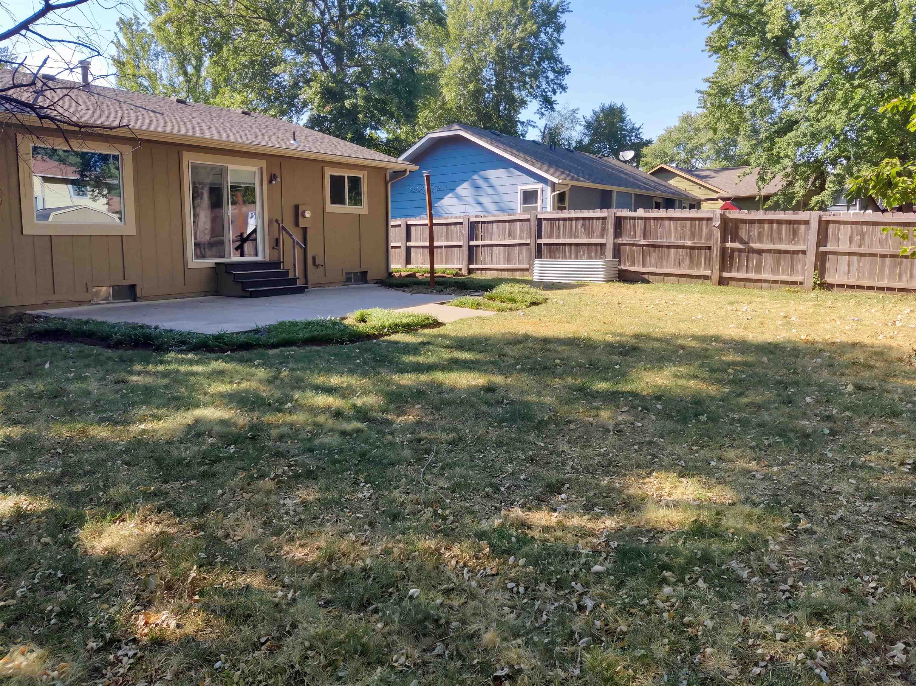 2206 N Basswood Ct Property Photo 5