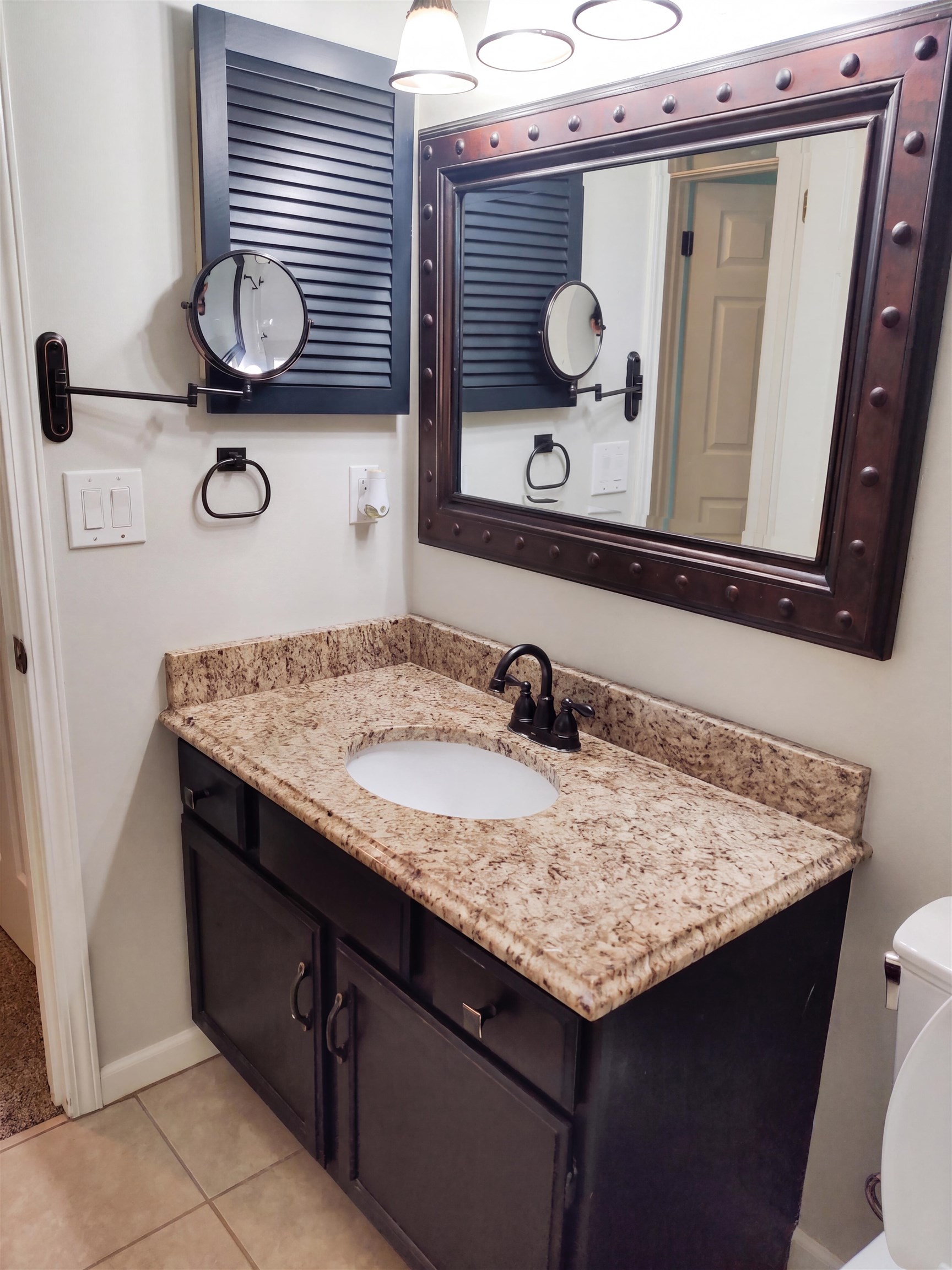2206 N Basswood Ct Property Photo 17