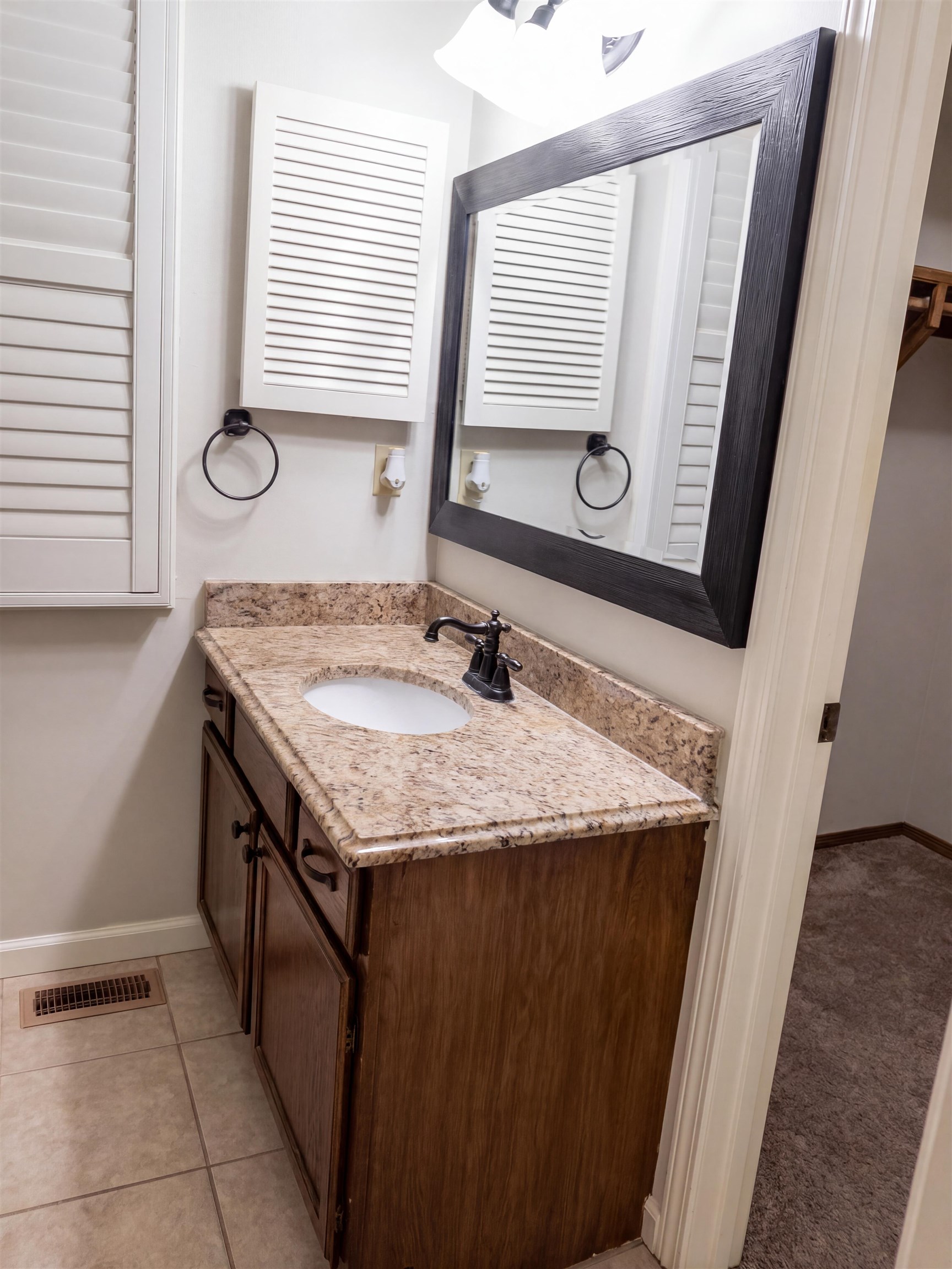 2206 N Basswood Ct Property Photo 18
