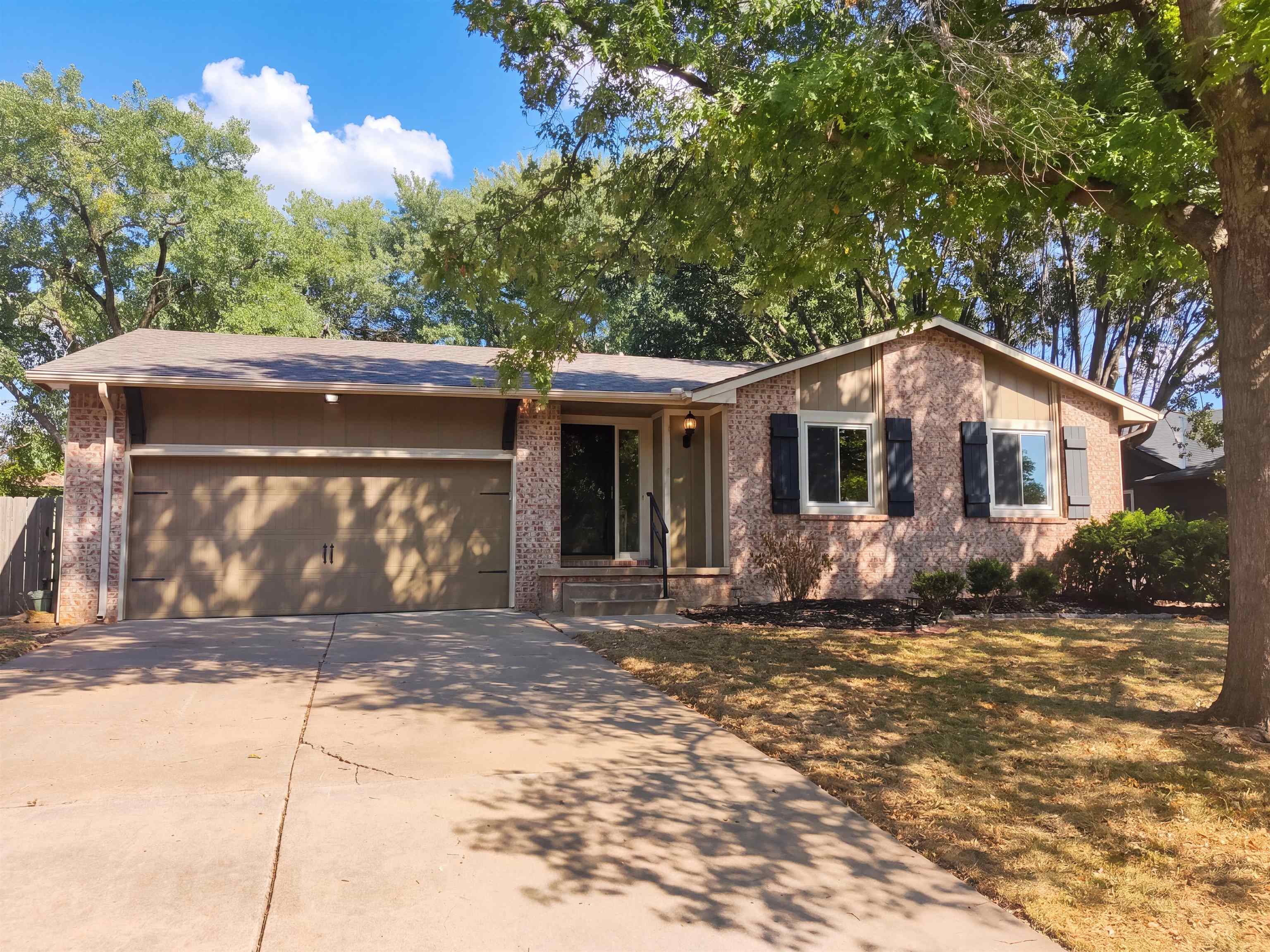 2206 N Basswood Ct Property Photo 25
