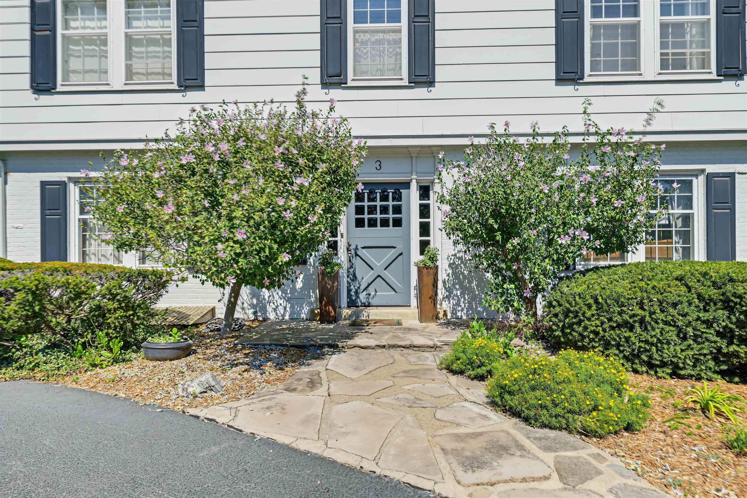 3 Crestview Dr Property Photo 2