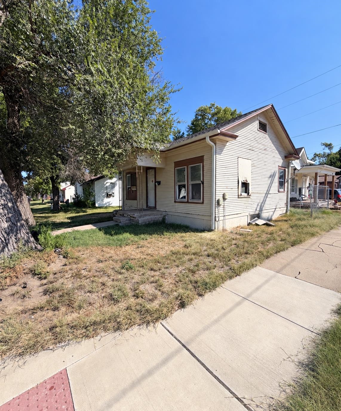 449 Baker St Property Photo 2