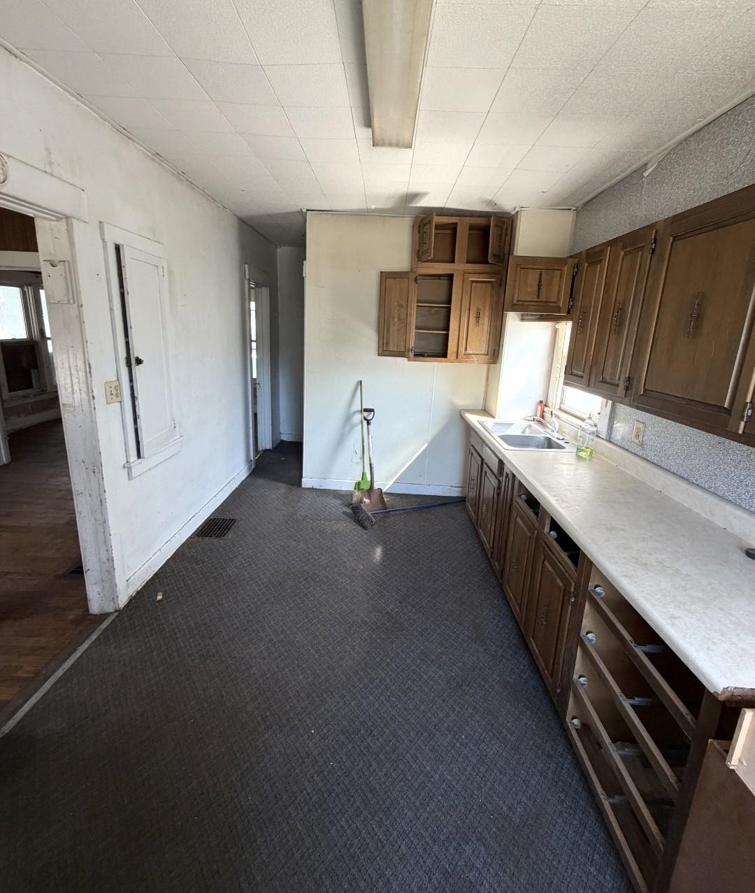 449 Baker St Property Photo 6