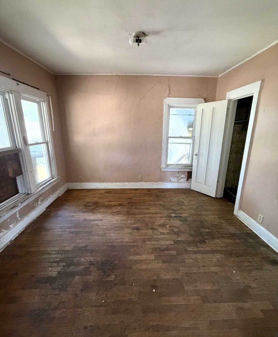 449 Baker St Property Photo 8