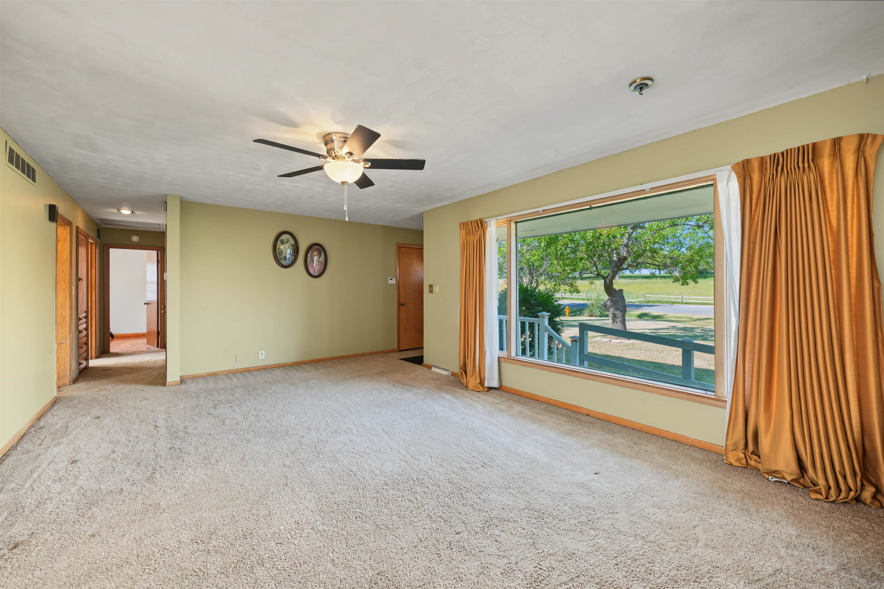 20 N Eastborough Rd Property Photo 3