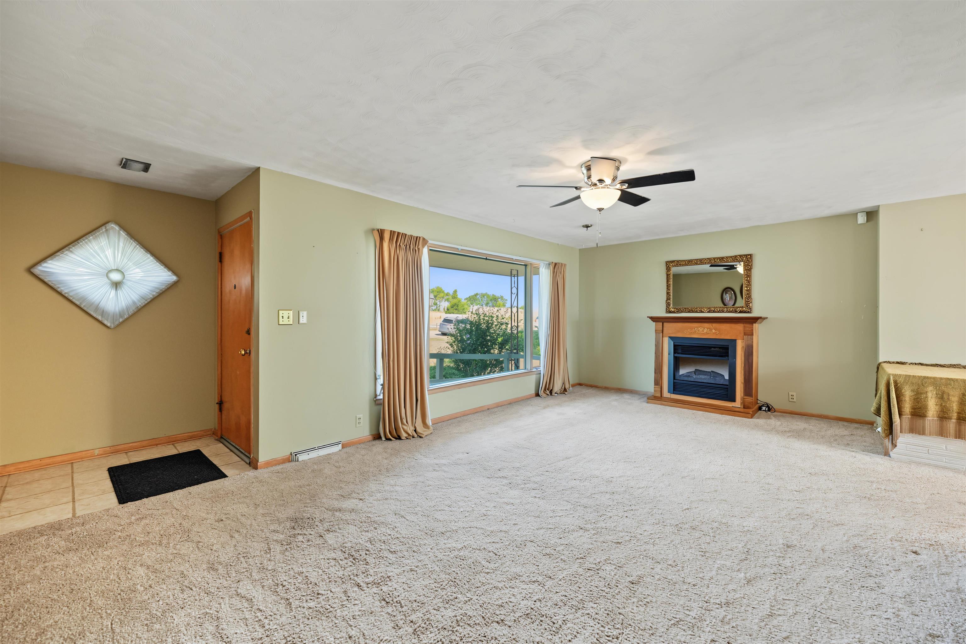 20 N Eastborough Rd Property Photo 5