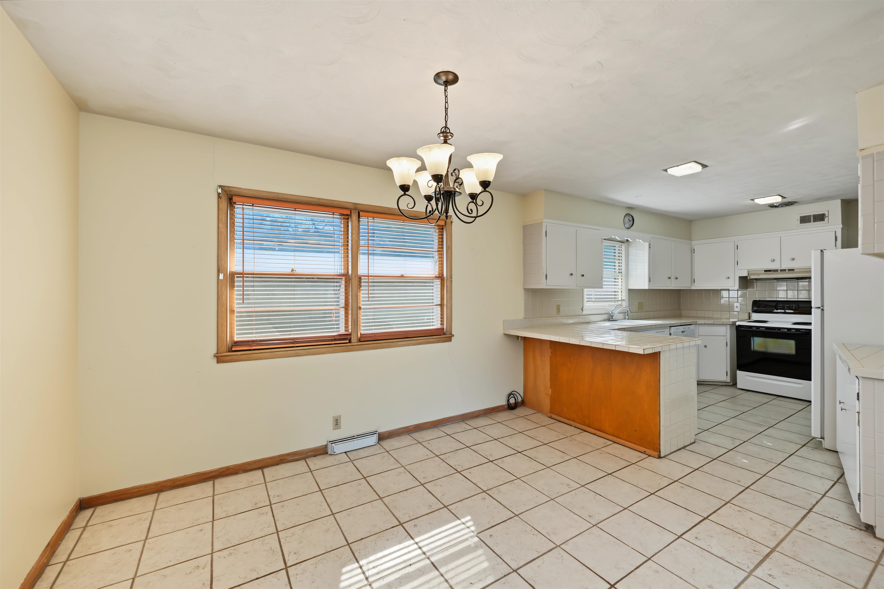 20 N Eastborough Rd Property Photo 8