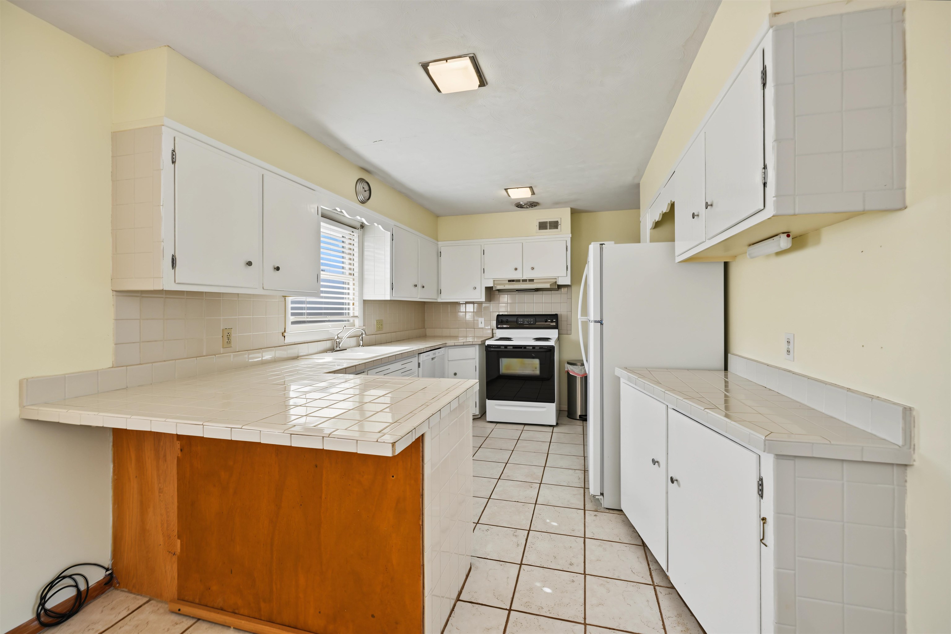 20 N Eastborough Rd Property Photo 9