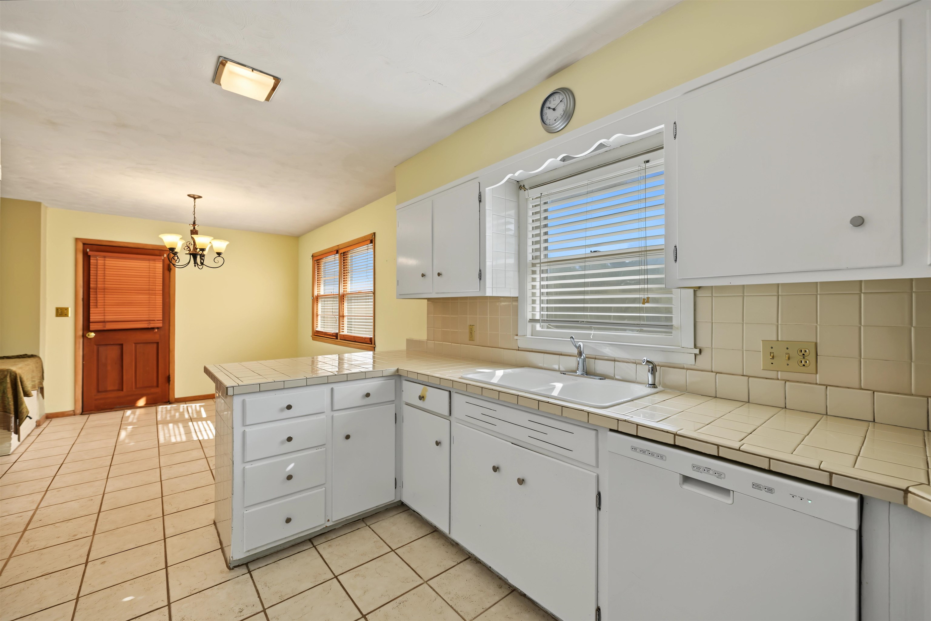 20 N Eastborough Rd Property Photo 11