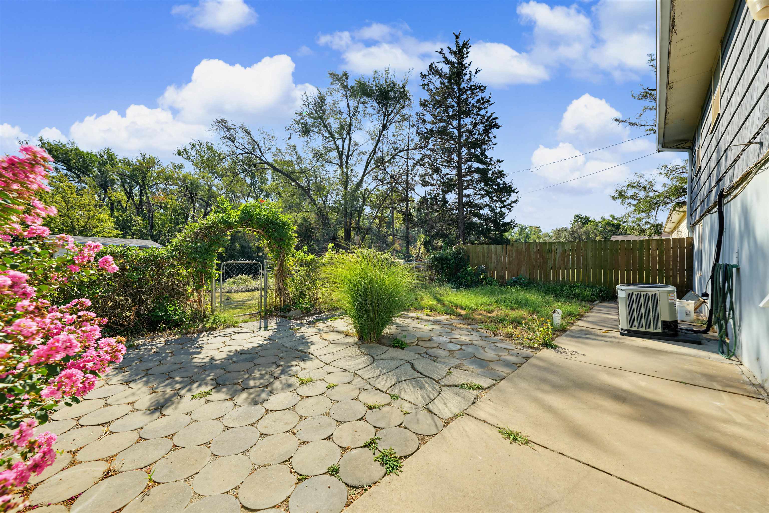 20 N Eastborough Rd Property Photo 21