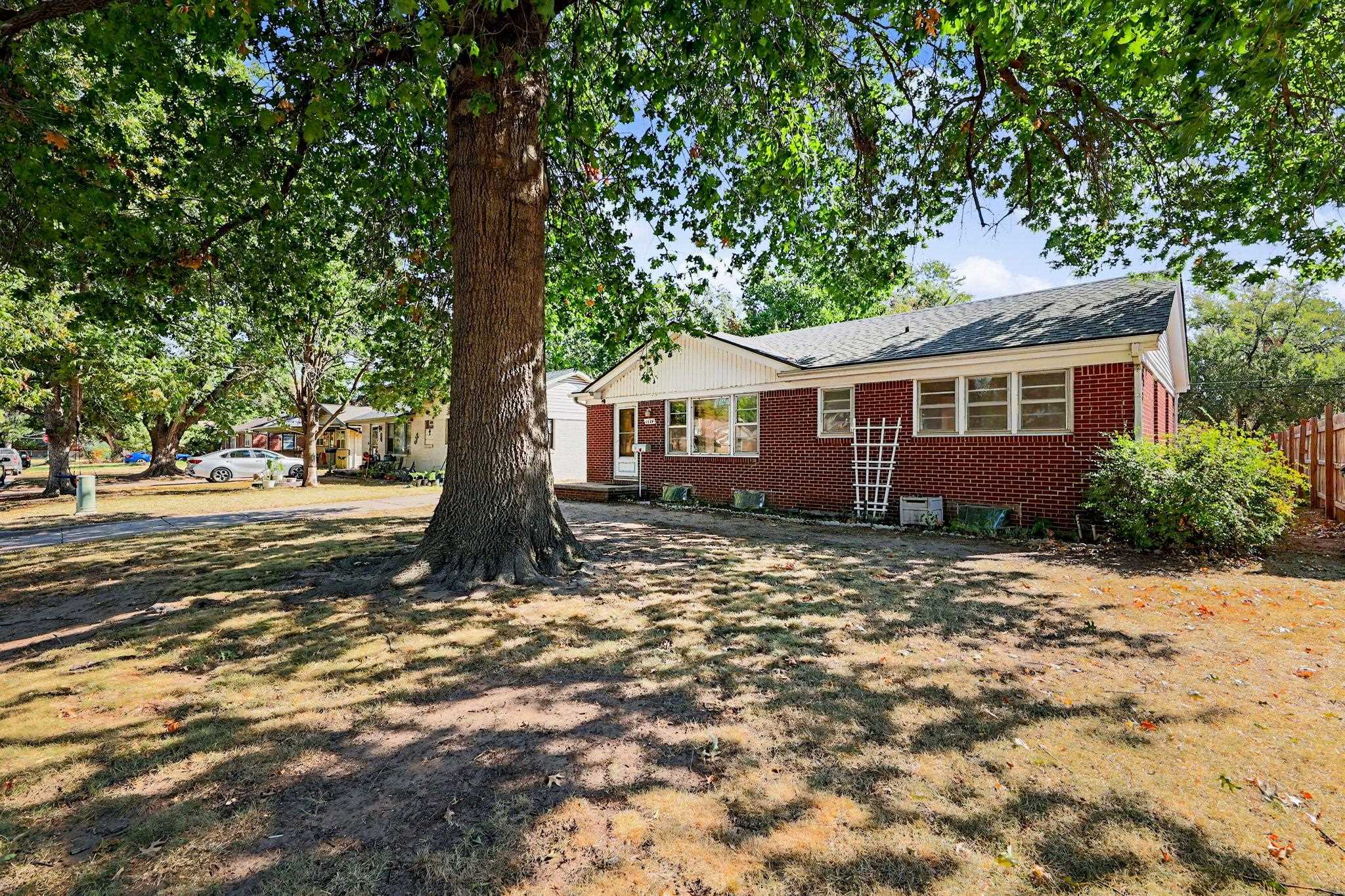 1526 N Gow Property Photo 3