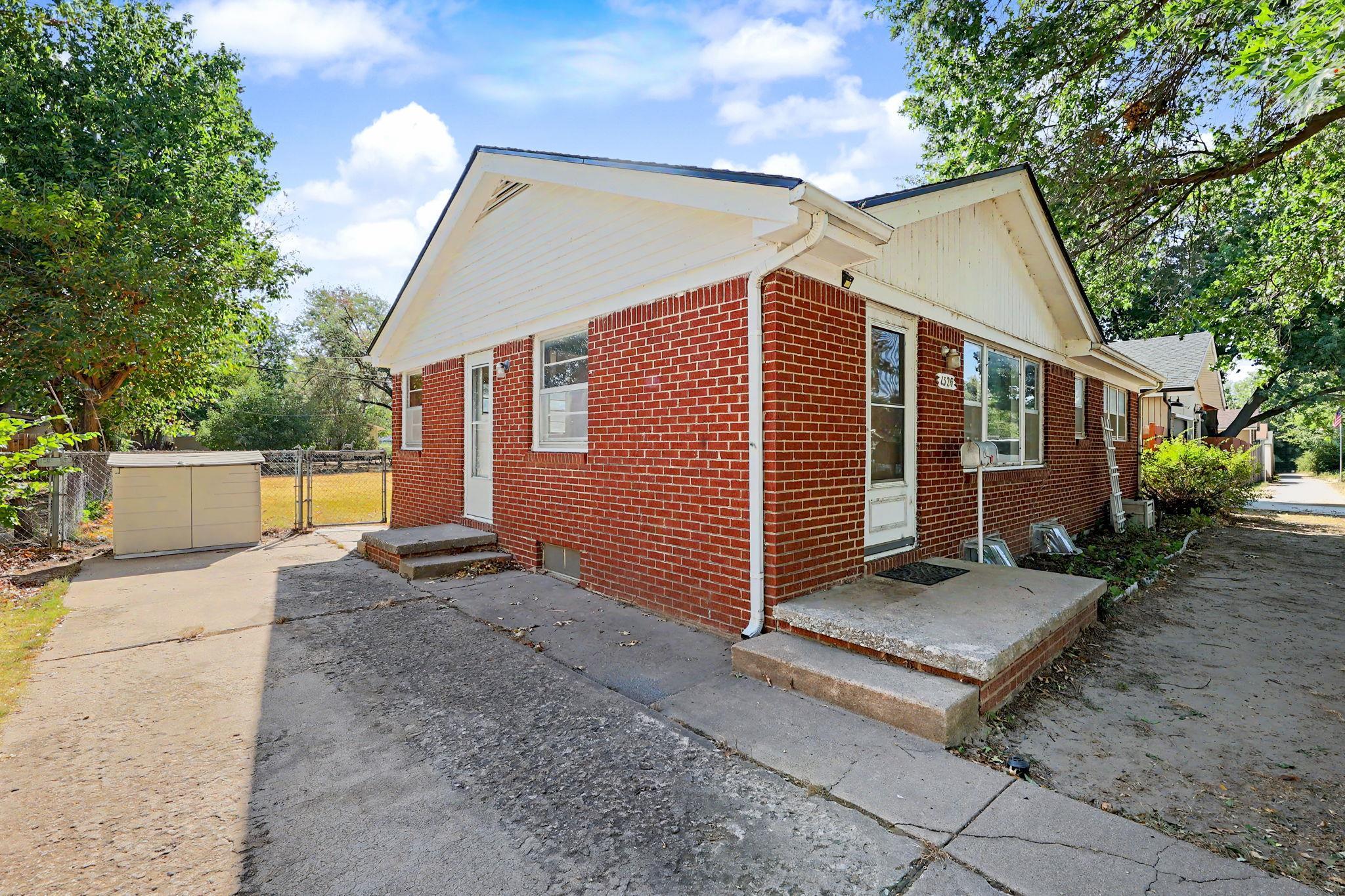 1526 N Gow Property Photo 4