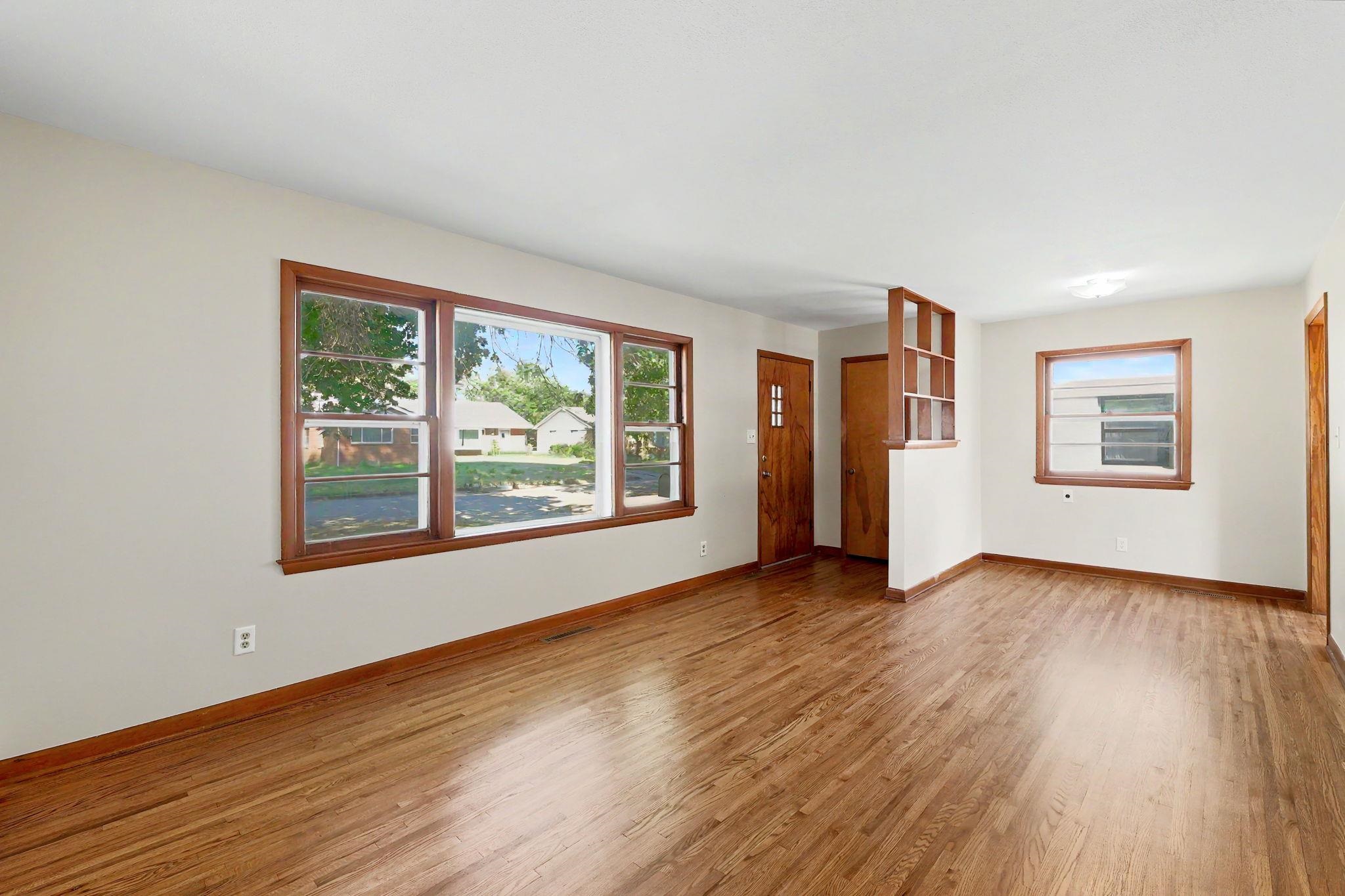 1526 N Gow Property Photo 6