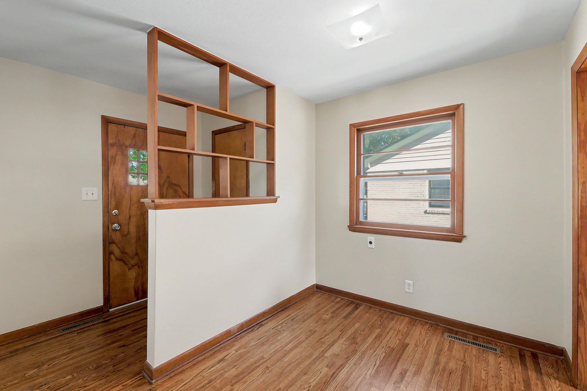 1526 N Gow Property Photo 7
