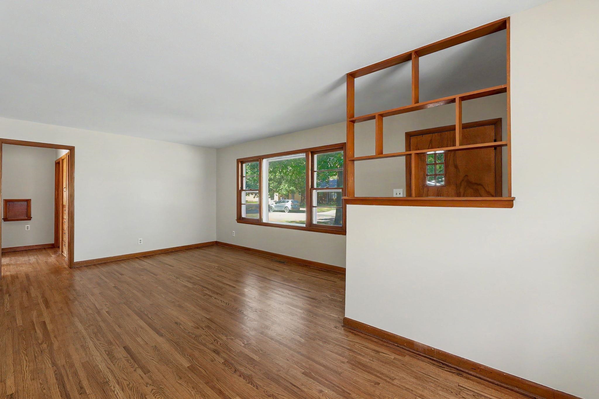 1526 N Gow Property Photo 8