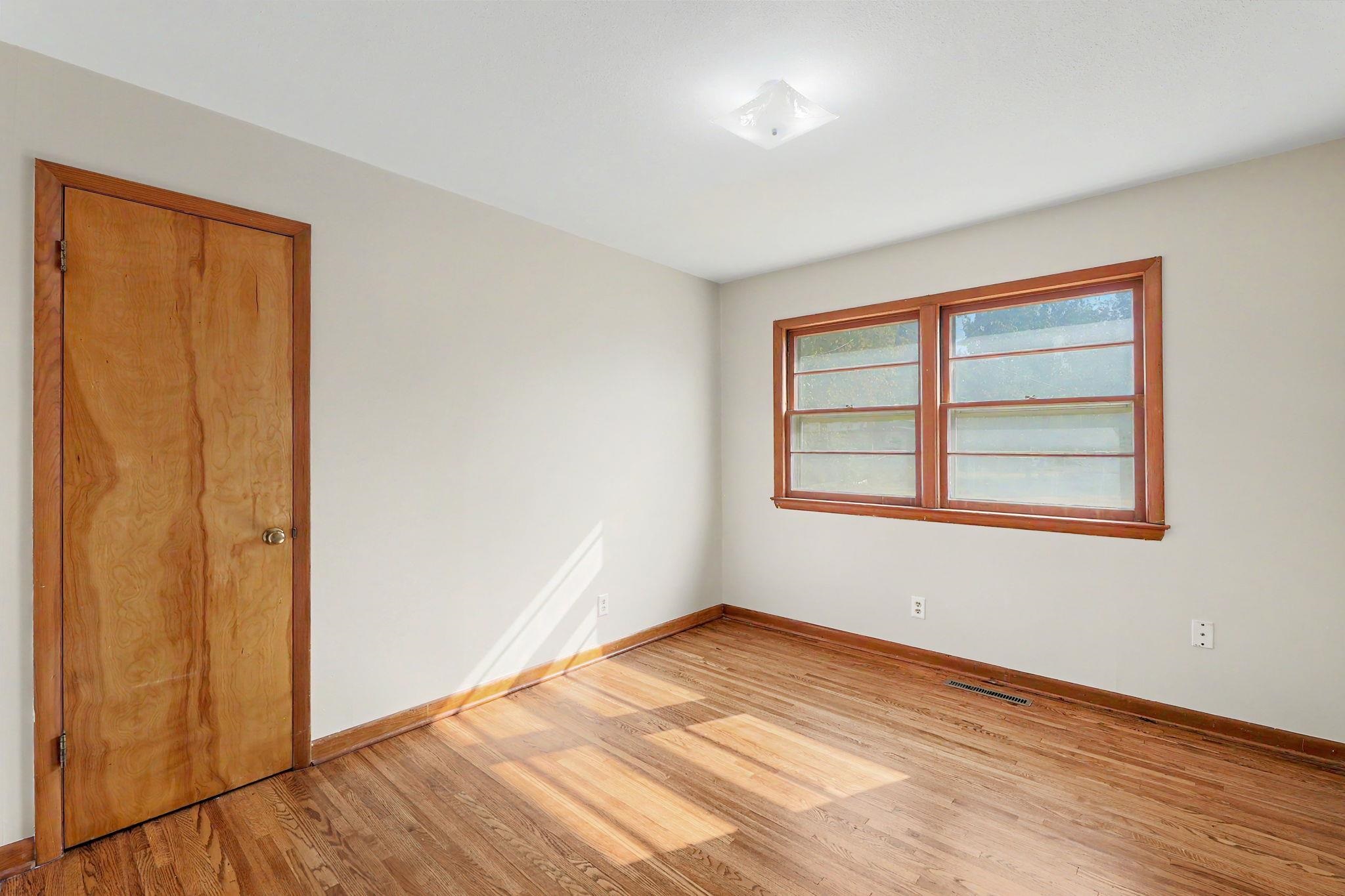 1526 N Gow Property Photo 10