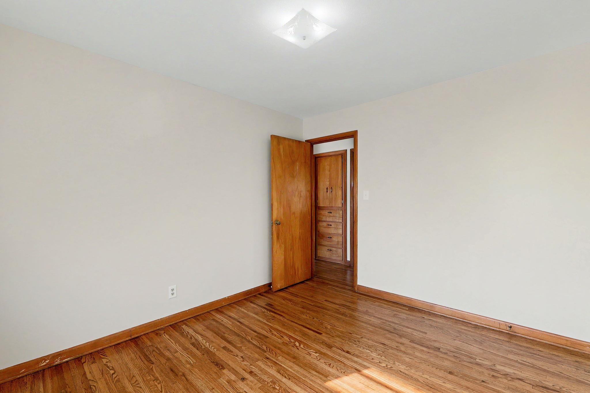 1526 N Gow Property Photo 13