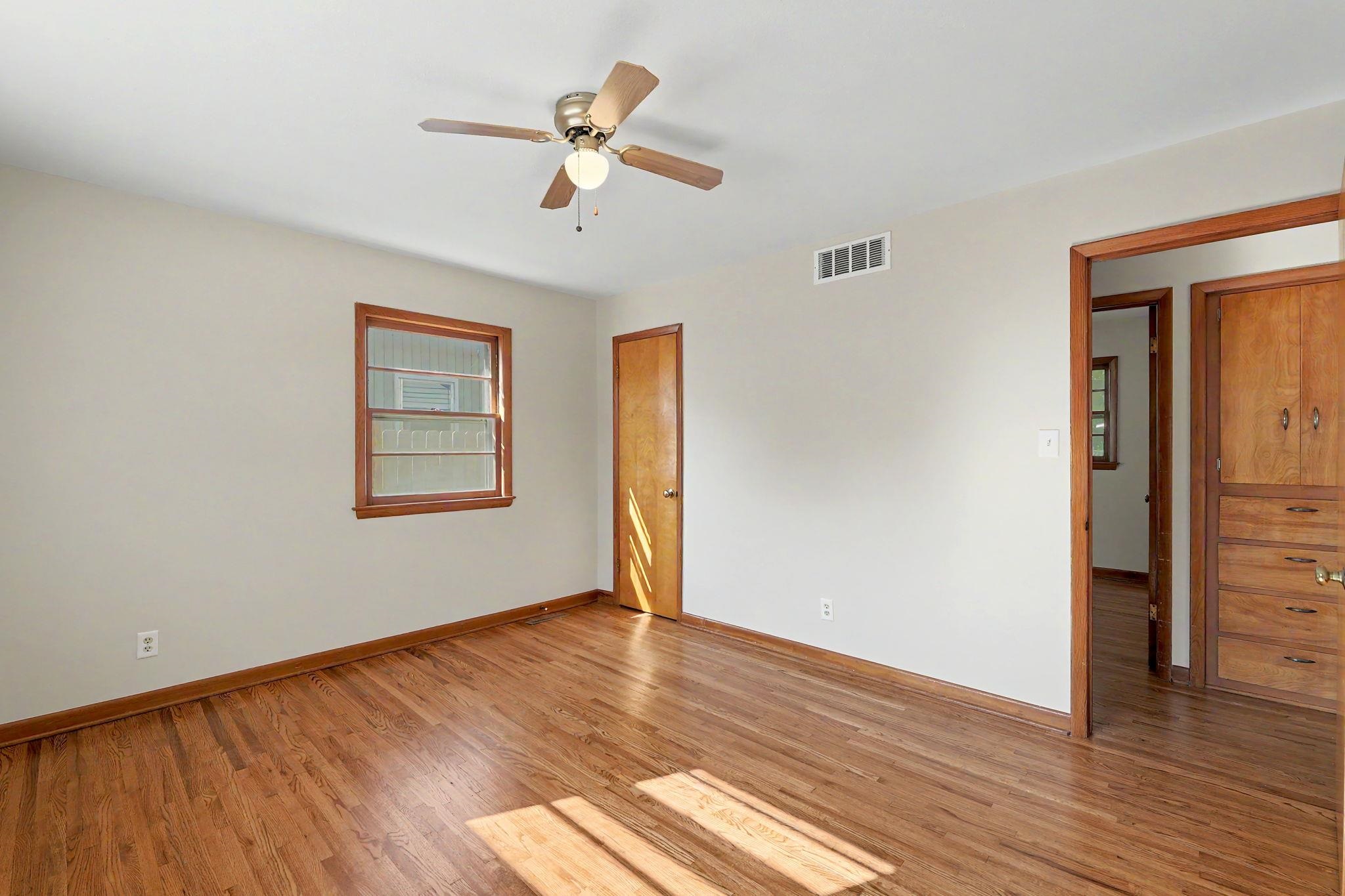1526 N Gow Property Photo 16