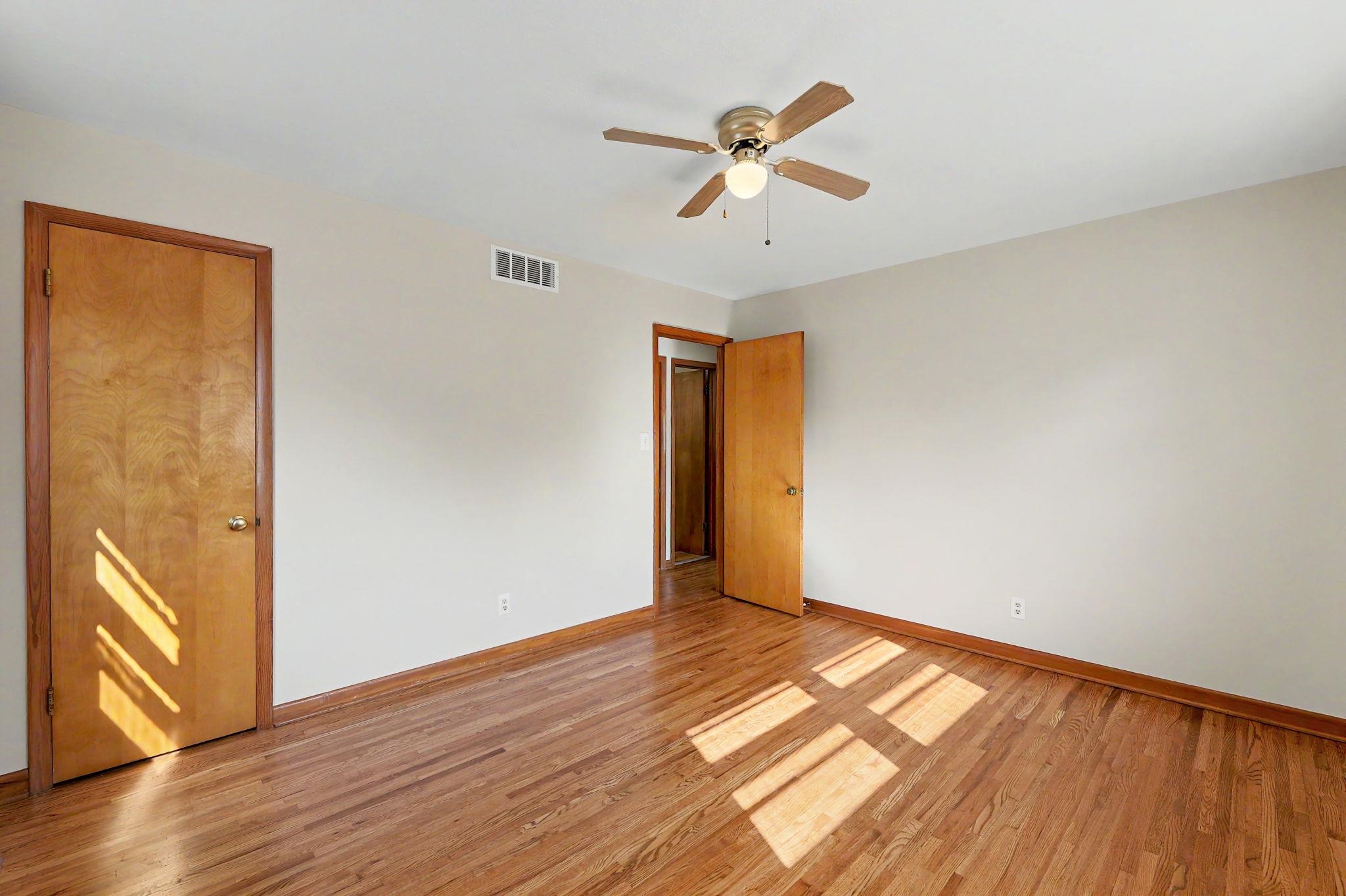 1526 N Gow Property Photo 17
