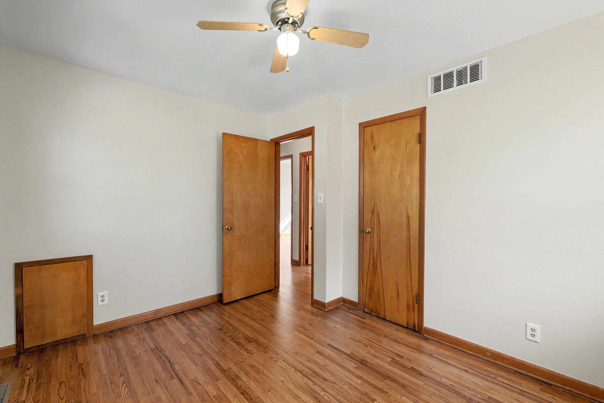 1526 N Gow Property Photo 22