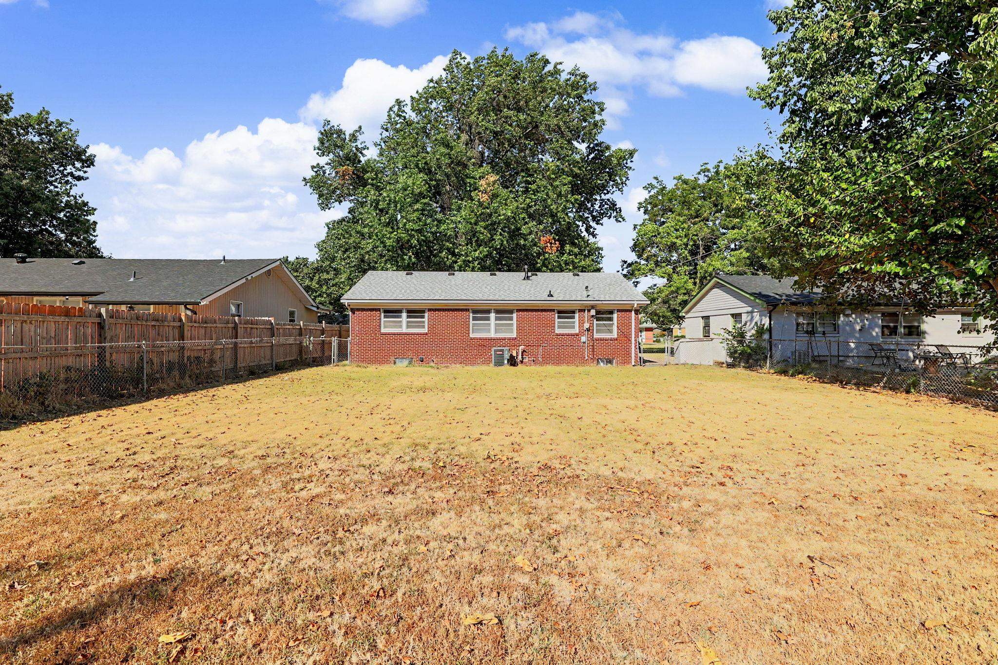 1526 N Gow Property Photo 34