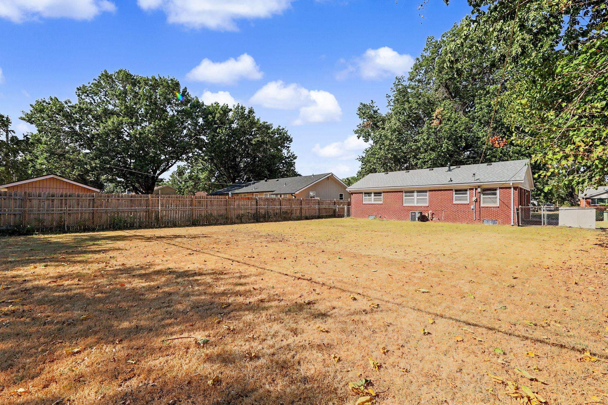 1526 N Gow Property Photo 35
