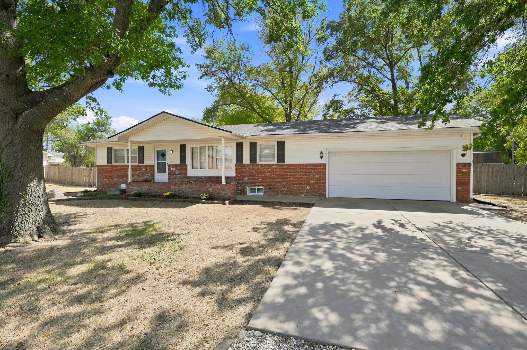 420 Westfield St Property Photo 1