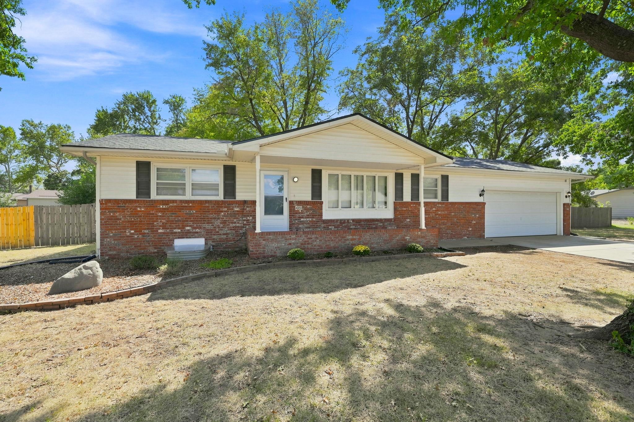 420 Westfield St Property Photo 3