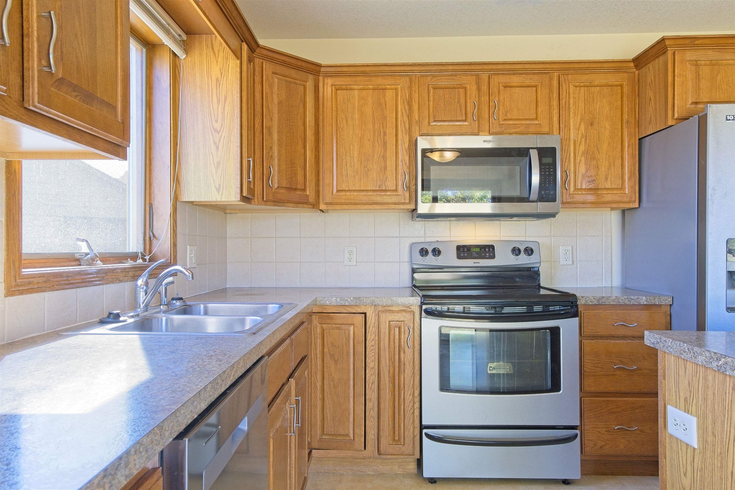1220 And 1222 Lazy Creek Ct Property Photo 5