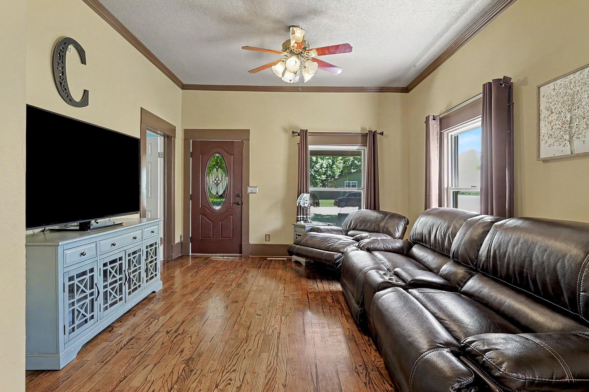 518 E Mulvane Property Photo 3