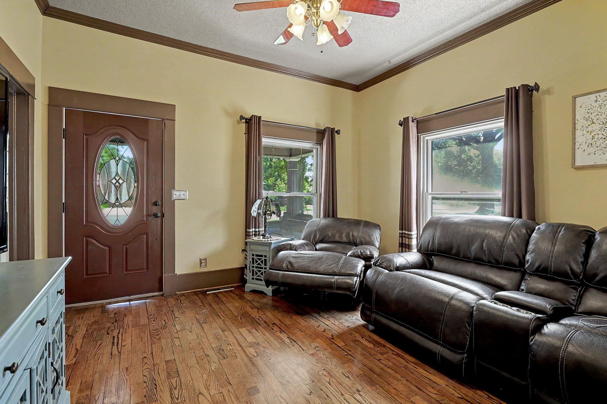 518 E Mulvane Property Photo 4