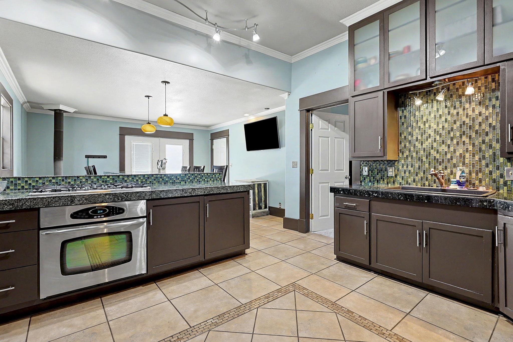 518 E Mulvane Property Photo 6