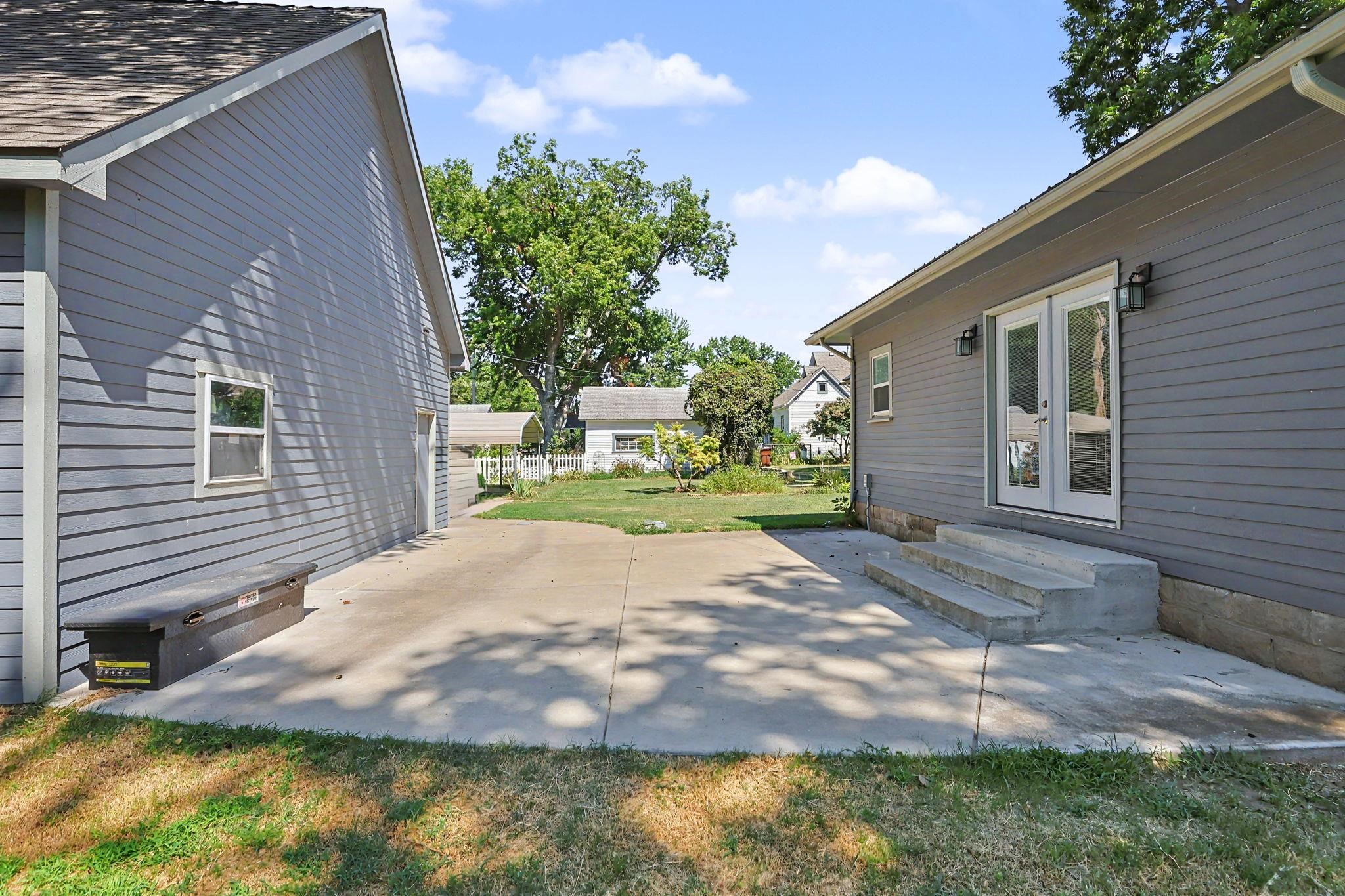 518 E Mulvane Property Photo 16