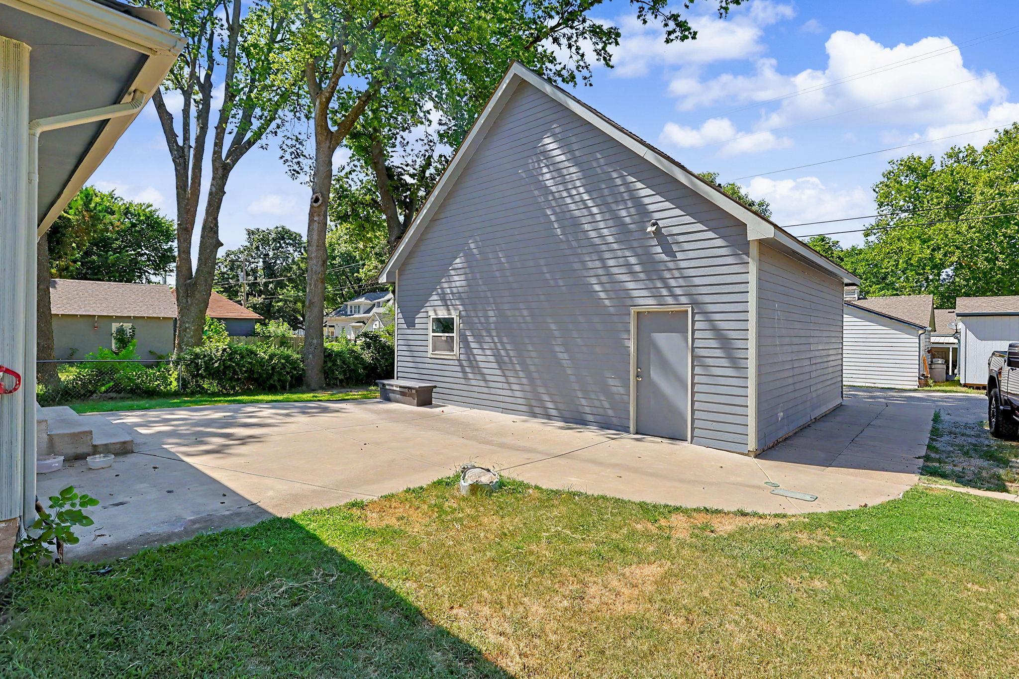 518 E Mulvane Property Photo 17