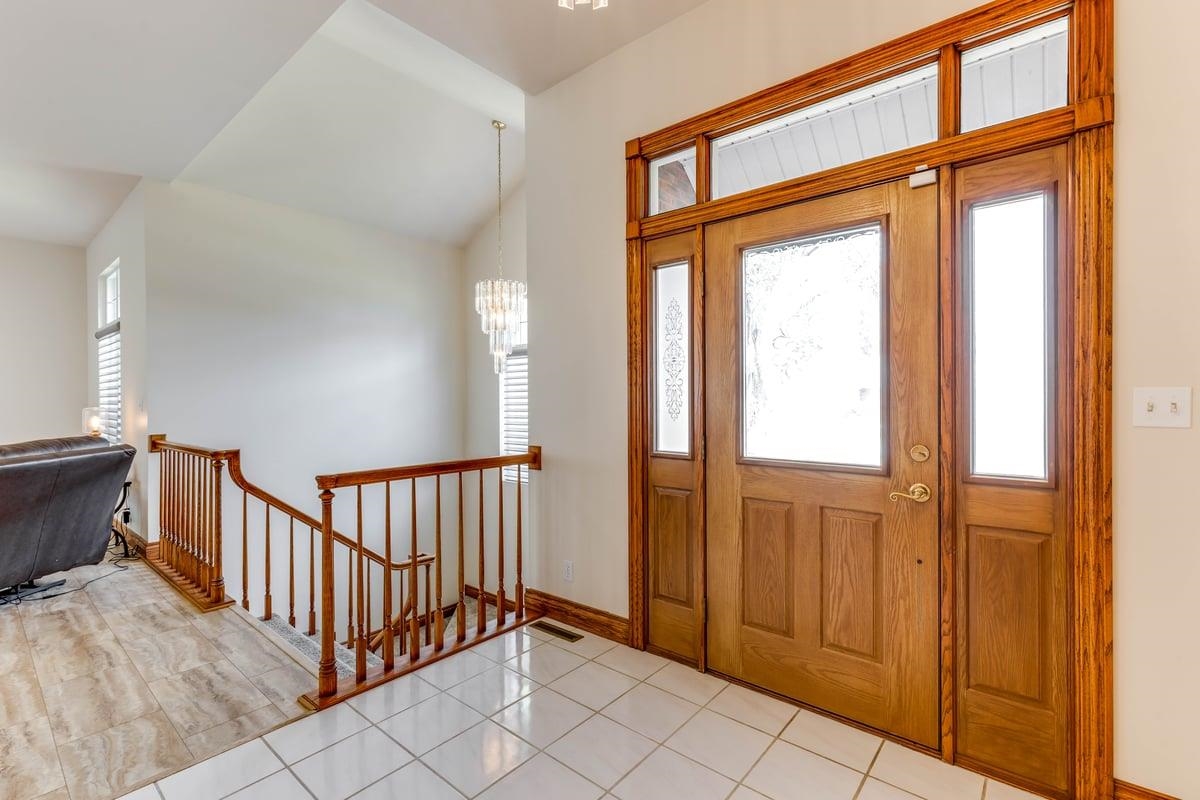 3905 Meadow Ridge Ln Property Photo 4