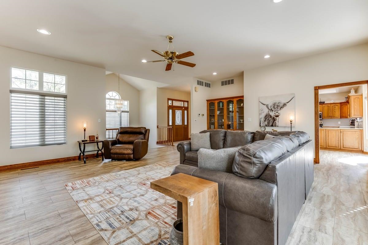 3905 Meadow Ridge Ln Property Photo 7