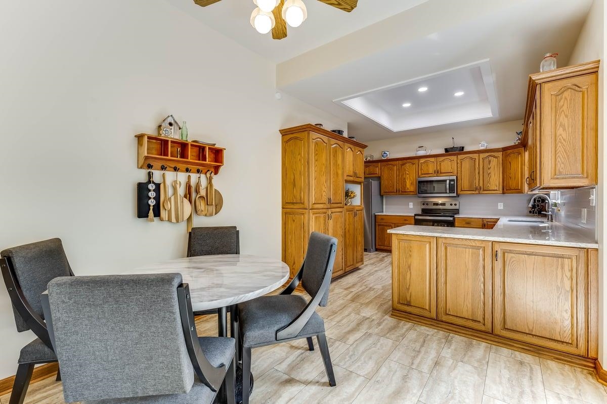 3905 Meadow Ridge Ln Property Photo 12