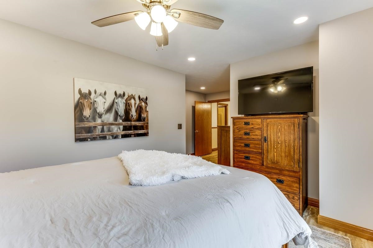 3905 Meadow Ridge Ln Property Photo 17